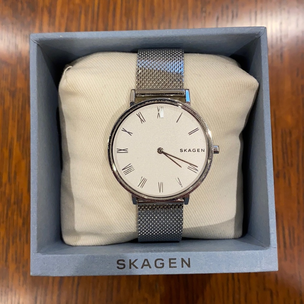 Barely used Skagen unisex stainless steel watch with original box and paperwork